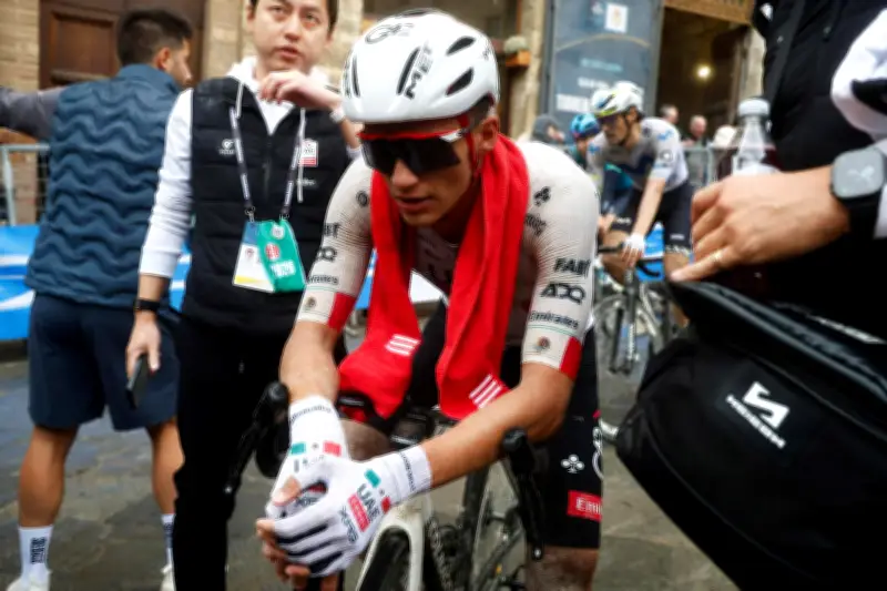 Isaac Del Toro Lidera Tirreno-Adriático Tras Etapa Ganada por Van der Poel