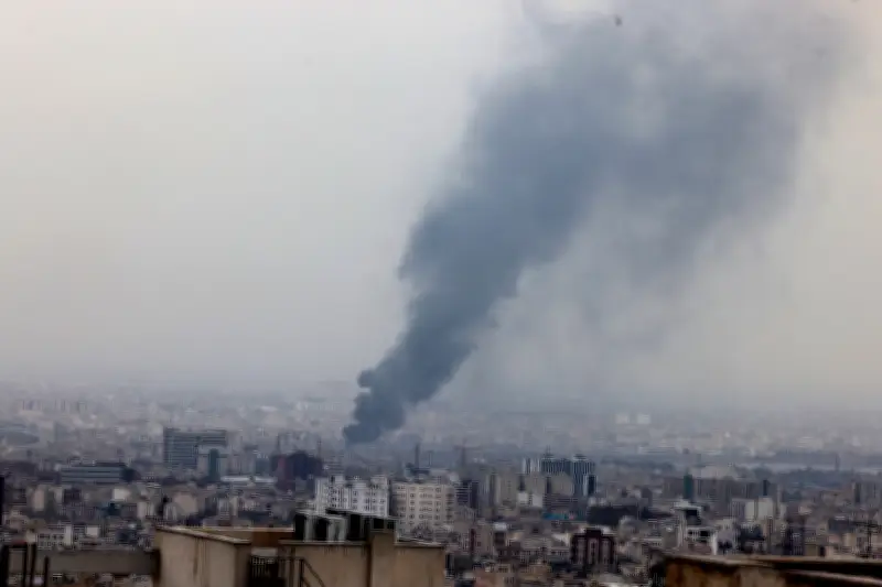 Israel intensifica bombardeos en Teherán en undécimo día de guerra contra Irán