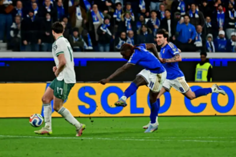 Italia avanza en repechaje europeo tras vencer 2-0 a Irlanda del Norte en Bérgamo
