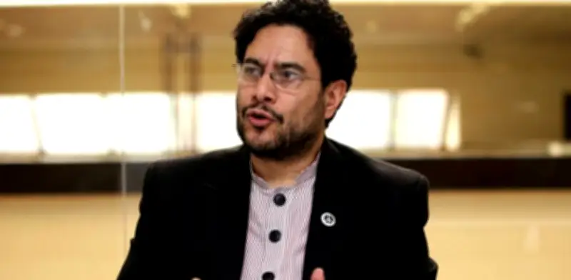 Iván Cepeda admite que todos los gobiernos han cogobernado con la corrupción en Colombia