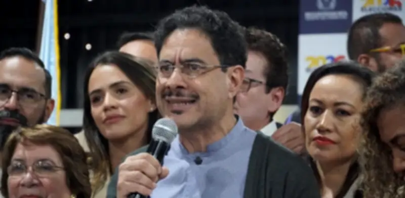 Iván Cepeda advierte a la corrupción: 'Su vida feliz termina el 7 de agosto'