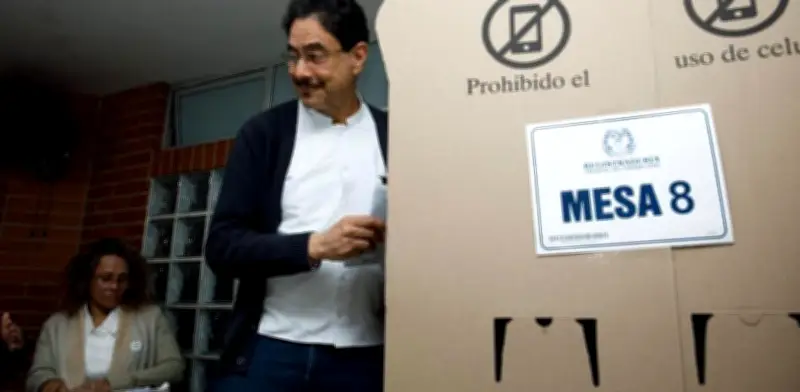 Iván Cepeda reafirma amistad de 40 años con Petro y descarta Constituyente como prioridad