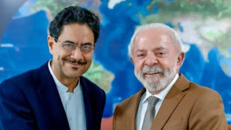 Iván Cepeda se reúne con Lula en Brasilia tras inscribir su candidatura presidencial