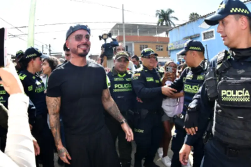 J Balvin recorre el barrio Obrero de Cali en visita cultural previa a su concierto