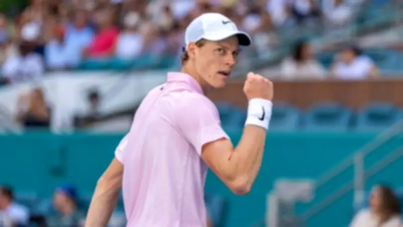 Jannik Sinner supera récord de Djokovic y avanza en Miami; Sabalenka busca hito histórico