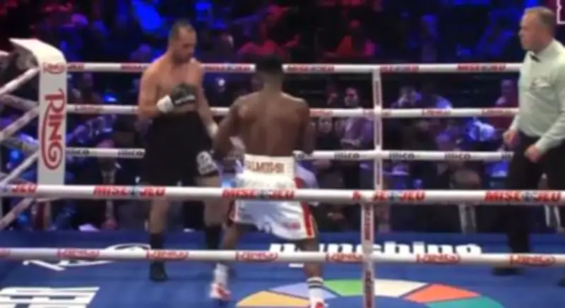 Jhon 'El Tigre' Orobio retiene su cinturón WBC con un espectacular nocaut en el quinto asalto