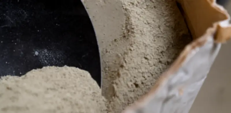 Joven argentino de 29 años crea cemento magnético que revolucionará la construcción mundial