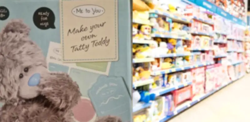 Joven compra oso en tienda benéfica y halla cenizas humanas en su interior