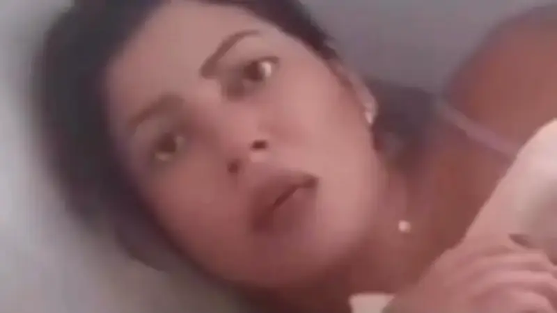 Joven regresó antes de la escuela y descubrió a su madre con el amante: 'Voy a llamar a mi papá'