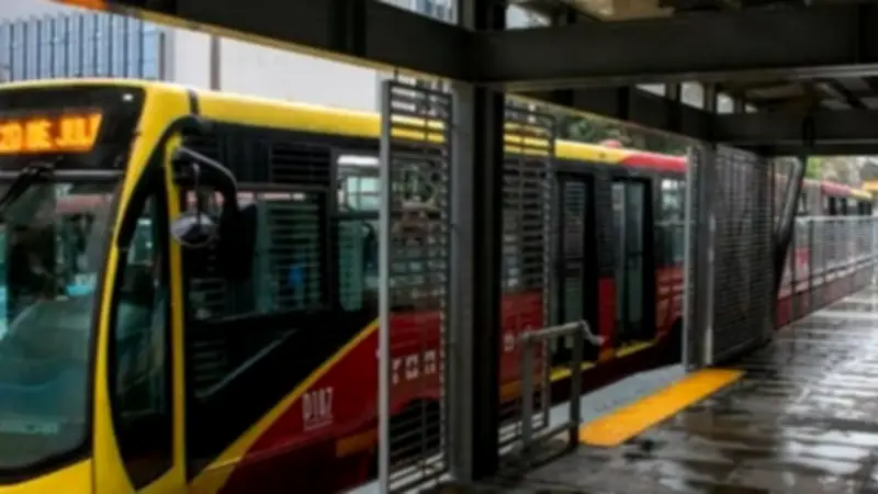Joven universitaria de 21 años fallece tras ser atropellada por bus de TransMilenio en Bogotá