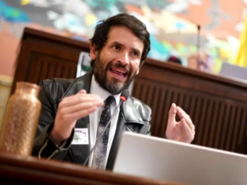 Juan Carlos Losada busca el Senado tras tres periodos en la Cámara de Representantes