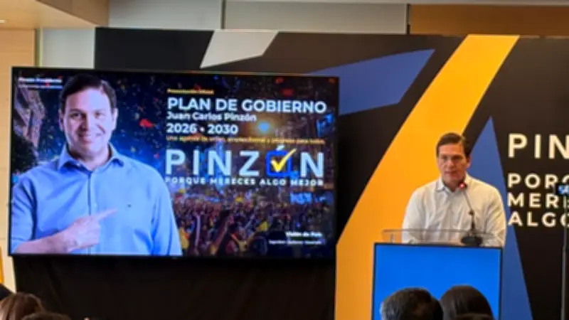 Juan Carlos Pinzón anuncia su retiro definitivo de la política tras perder la consulta