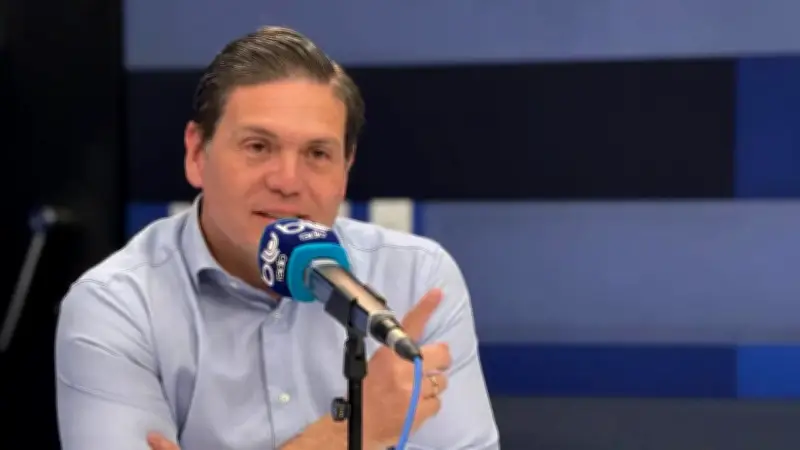 Juan Carlos Pinzón daría luz verde a bombardeos contra grupos ilegales, responde el precandidato