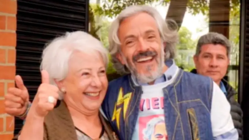 Juan Daniel Oviedo: el tecnócrata que conquistó votos con su casa hipotecada y el respaldo materno