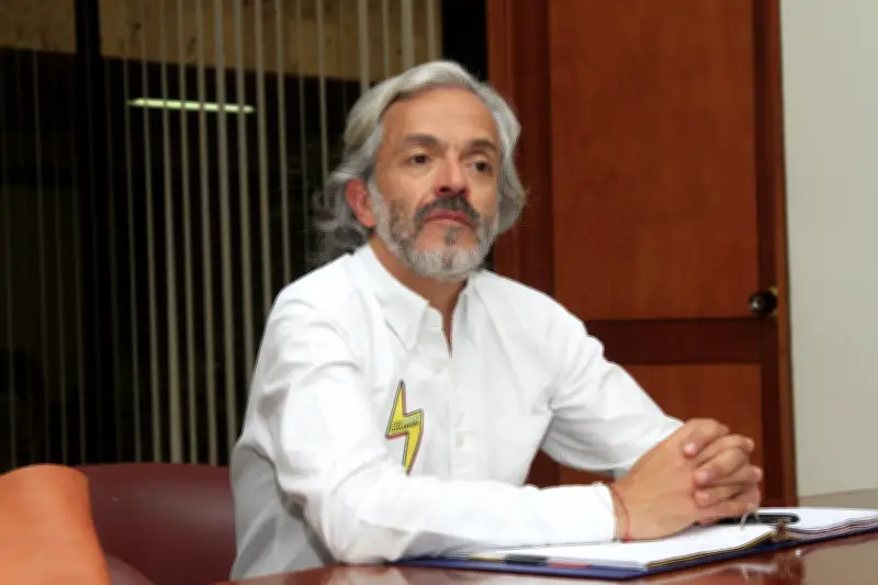 Juan Daniel Oviedo sorprende en consultas con más de 1,2 millones de votos desde Bogotá