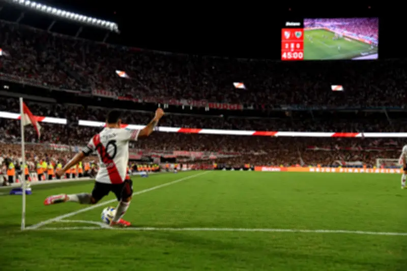 Juan Fernando Quintero brilla en River Plate con jugada que sorprende a su entrenador
