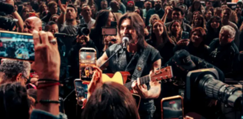 Juanes presenta 'Teban', su álbum más íntimo con 16 canciones que homenajean a su madre y exploran la depresión