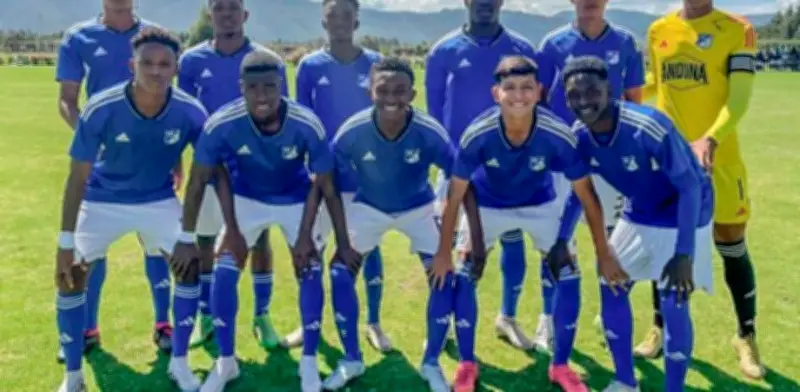 Jugador de Millonarios se desmayó en clásico juvenil y permanece hospitalizado en Bogotá