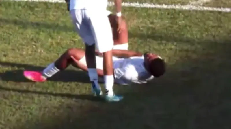 Jugador sufre grave lesión al intentar celebrar gol como Cristiano Ronaldo