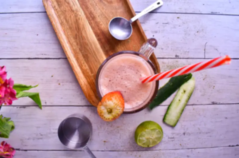 Jugo Verde de Fresa, Pepino y Matcha: Una Bebida Saludable para Hidratarse y Mejorar la Energía