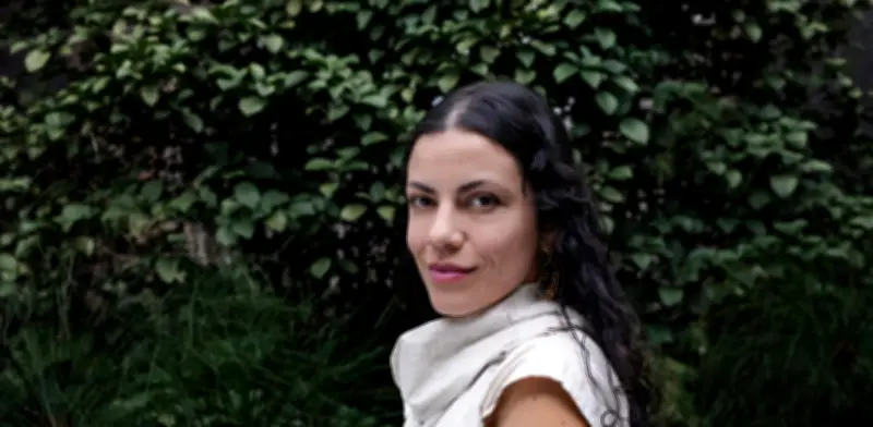 Juliana Muñoz Toro explora la memoria femenina a través del bordado en 'Los hilos perdidos'