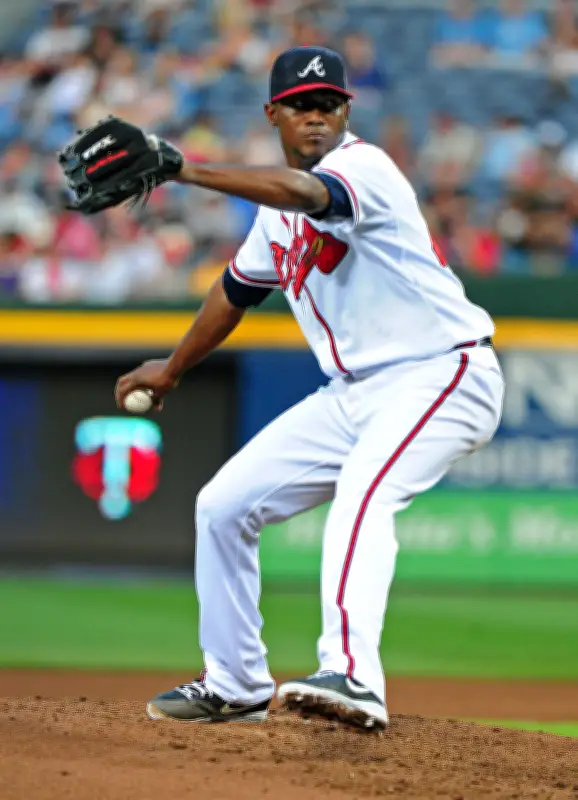 Julio Teherán se despide del béisbol entre lágrimas tras emotivo homenaje periodístico