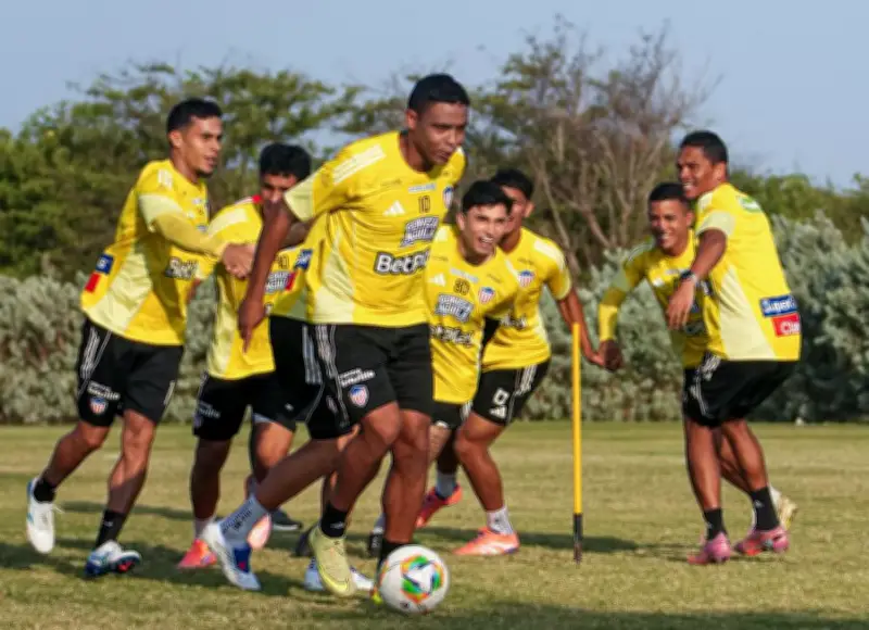 Junior presenta convocatoria con novedades defensivas para enfrentar a Fortaleza