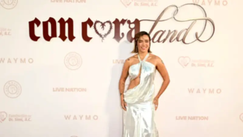 Karol G deslumbra en gala benéfica de su fundación con artistas internacionales