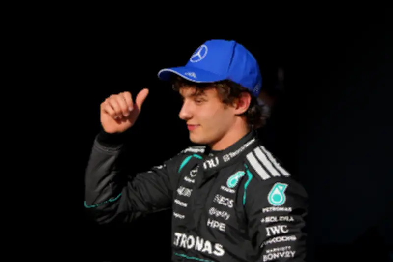 Kimi Antonelli de Mercedes logra la pole histórica en el Gran Premio de China de Fórmula 1