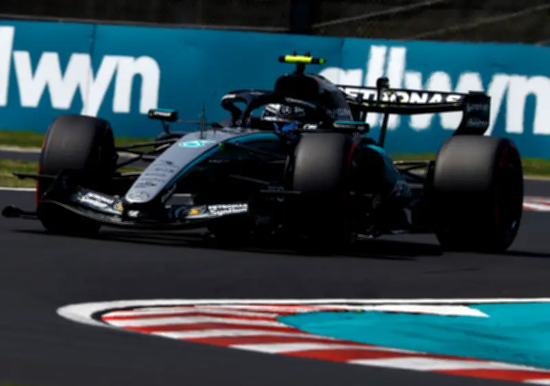 Kimi Antonelli de Mercedes logra su segunda pole consecutiva en el Gran Premio de Japón