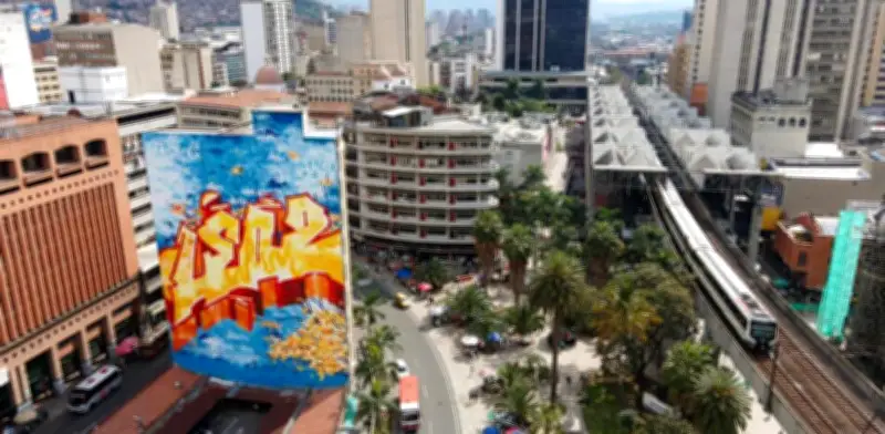 La Bienal de Antioquia y Medellín 2025: Arte que Transforma Espacios y Economía