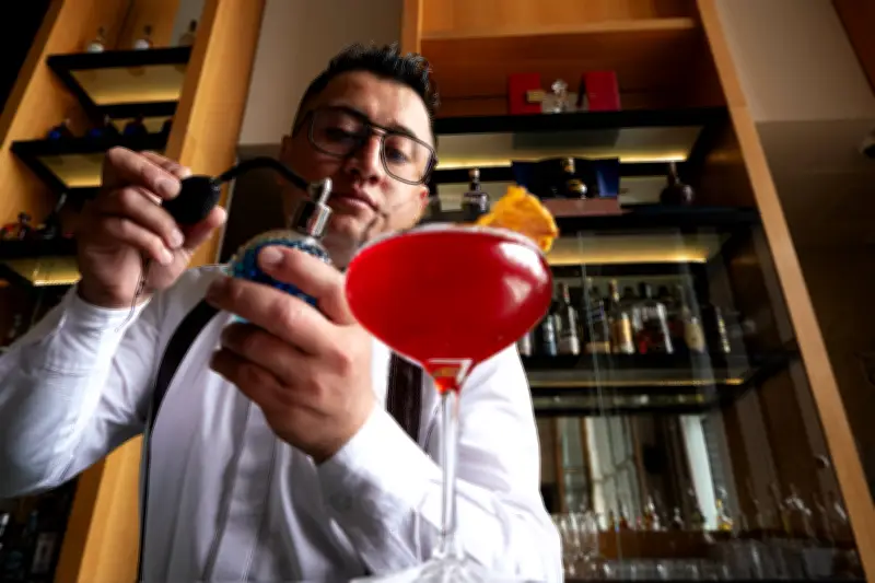 La coctelería colombiana se transforma con técnica y biodiversidad en su despensa líquida