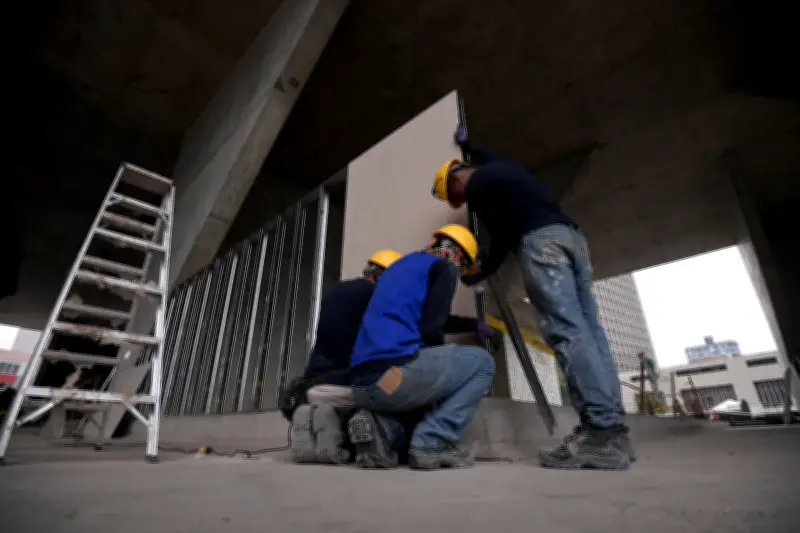 La construcción en Colombia avanza a dos velocidades: obras civiles crecen, vivienda se frena