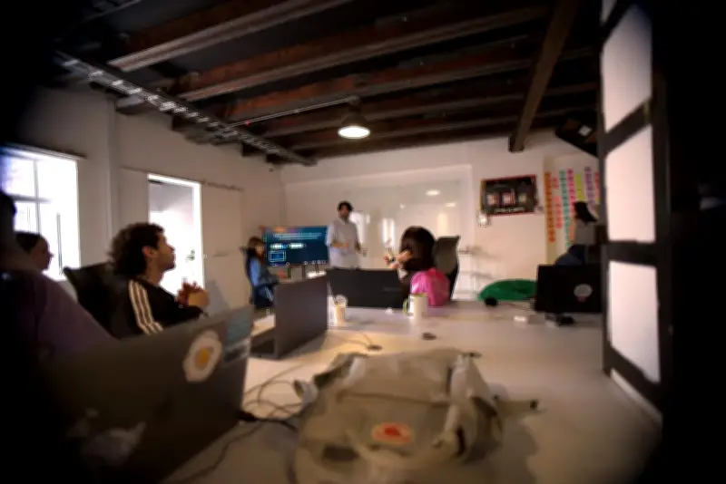 La economía de creadores: más allá de la viralidad, estrategia y sostenibilidad