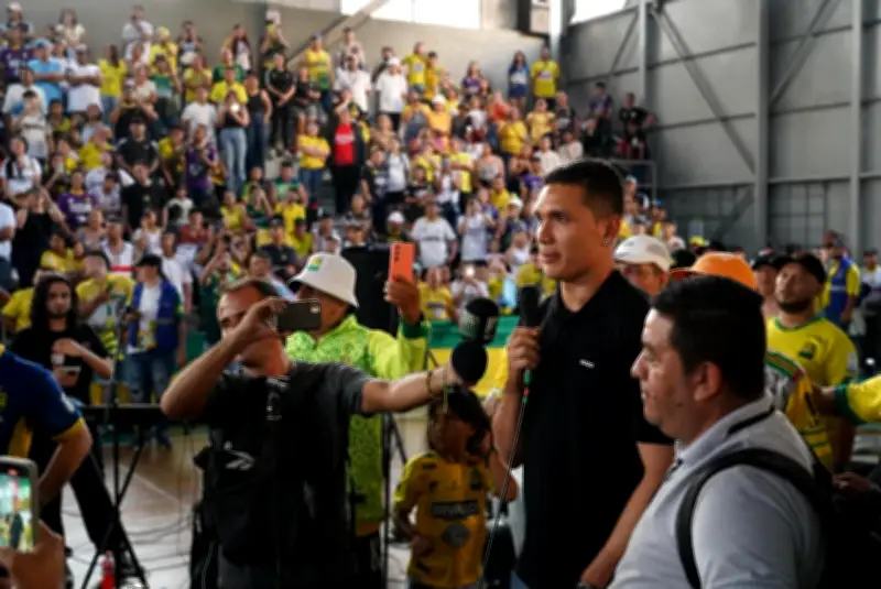 La hinchada del Atlético Bucaramanga despide con emoción a Aldair Quintana antes de su viaje a Ecuador