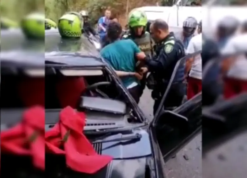 Ladrón roba auto en descuido pero lo estrella al no saber manejar en Bucaramanga