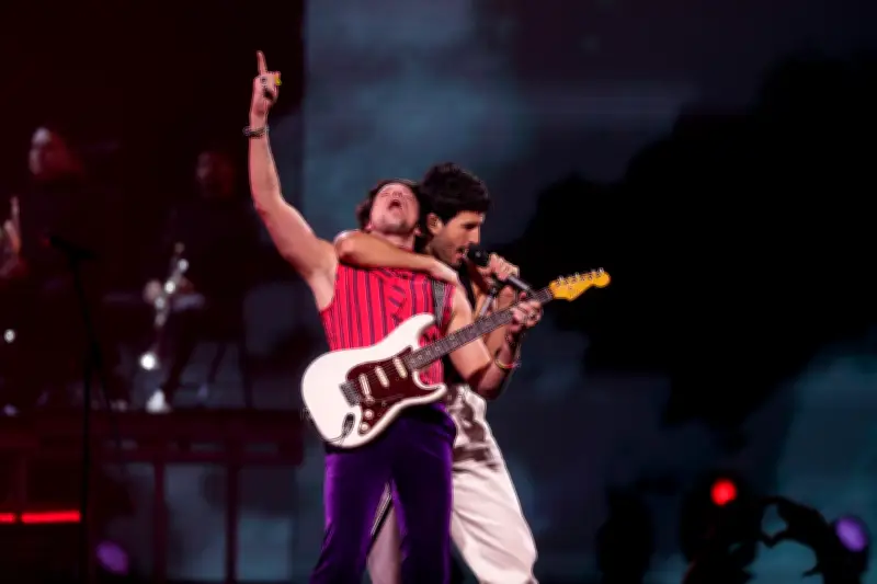 Lasso: De videollamadas pandémicas al estrellato musical en Latinoamérica