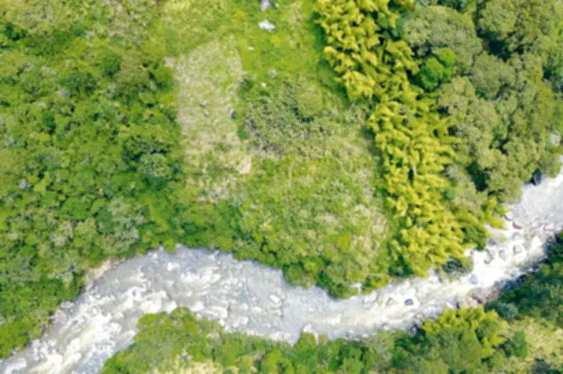 Líder Emberá advierte sobre la muerte del río San Juan y el eco de la represa de Urrá