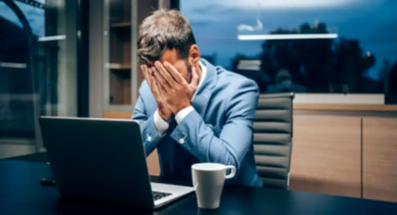 Liquidación de empresas se dispara un 160% durante el Gobierno Petro: comercio y servicios lideran cierres