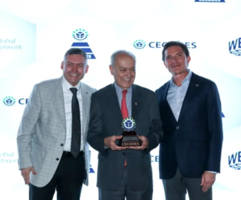 Luis Carlos Arango de Colsubsidio recibe reconocimiento como Líder Empresarial Sostenible