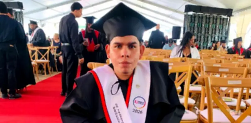 Luis Fernando se gradúa en Trabajo Social desde silla de ruedas en el Magdalena