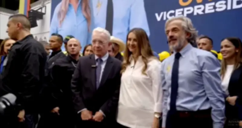 Álvaro Uribe respalda fórmula Valencia-Oviedo y promete recuperar seguridad en Colombia