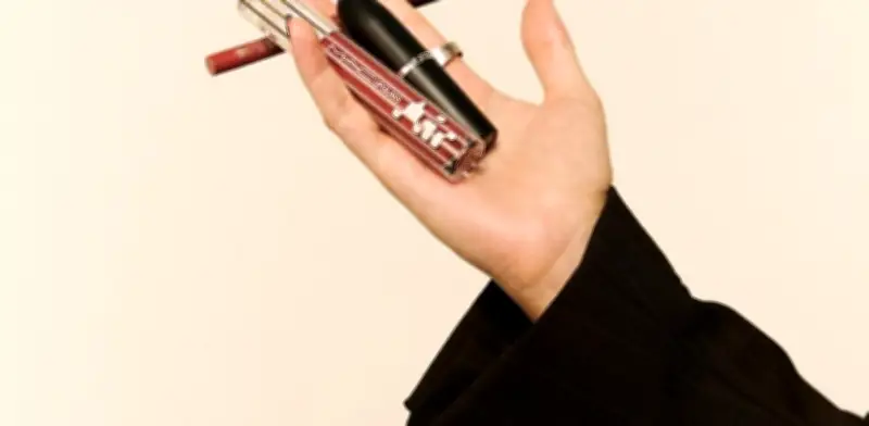 M·A·C Cosmetics lanza edición limitada con Marcela García inspirada en tendencia de maquillaje natural