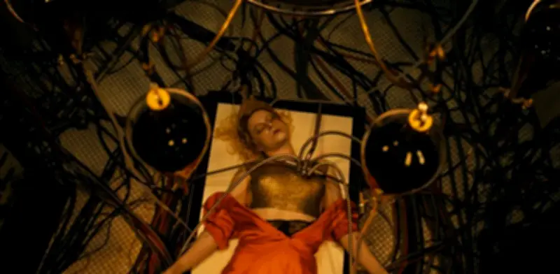 Maggie Gyllenhaal reinterpreta a 'La Novia de Frankenstein' en su nueva película 'The Bride!'