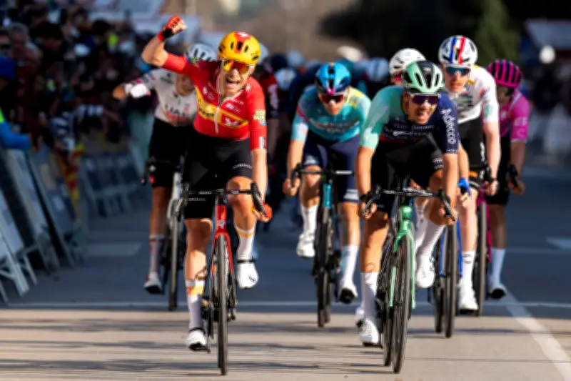 Magnus Cort gana la segunda etapa de la Vuelta a Cataluña 2026 en esprint cerrado