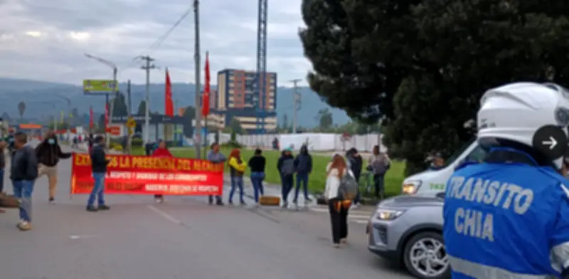 Manifestación de comerciantes causa caos vial en Chía con bloqueos hacia Bogotá