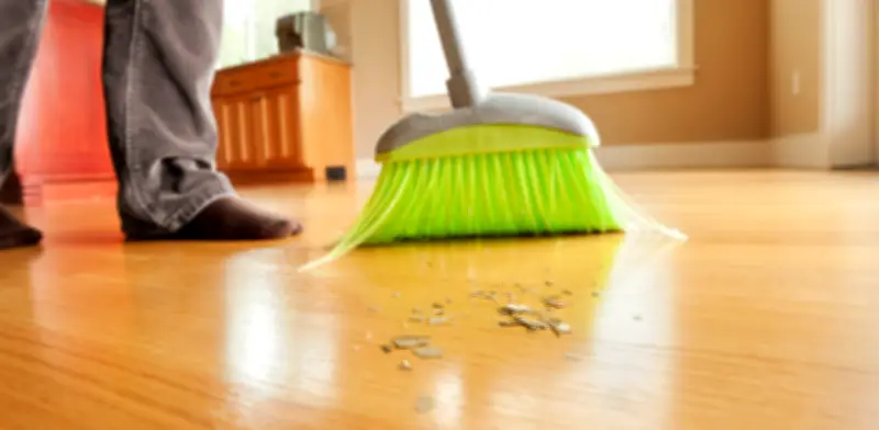 Mantenimiento de escobas: frecuencia y métodos para eliminar bacterias y malos olores