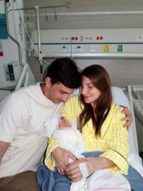 Marcela García Caballero comparte las primeras imágenes de su hija Amal tras el parto