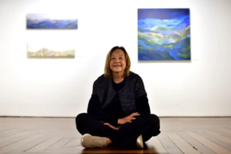 Marina Sánchez transforma la cuarentena en arte con 26 cuadros de los cerros bogotanos