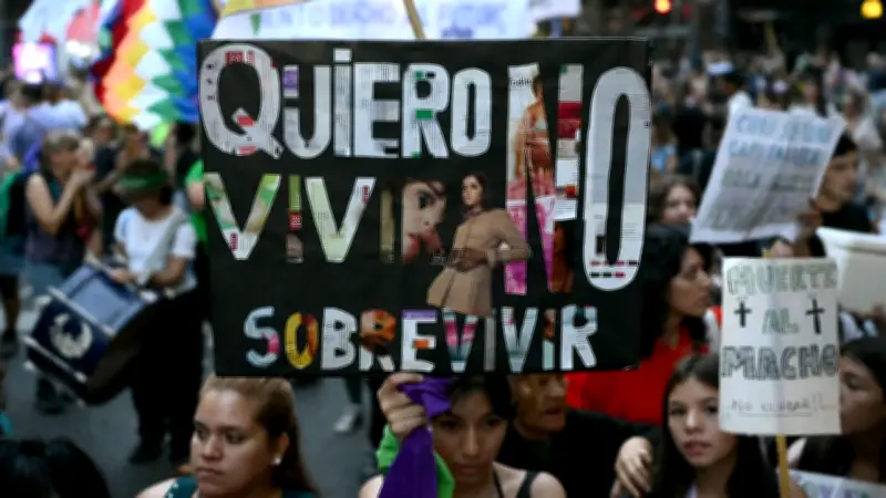 Masiva marcha del Día de la Mujer en Argentina contra las políticas de ajuste de Milei